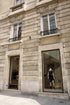 Vitrines, porte, bâton de maréchal, Boutique Balmain, Paris