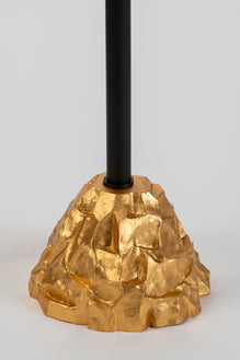 Éclairage design pour résidences prestigieuses : la lampe ROCK, avec son design raffiné et sophistiqué, est idéale pour les chambres et les bureaux des résidences haut de gamme. Elle apporte une lumière d'ambiance élégante et intime, transformant chaque espace en un lieu de confort et de luxe.