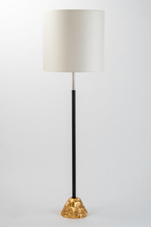 Lampes design pour intérieurs de yachts : la lampe ROCK, avec son design élégant et sophistiqué, est parfaite pour ajouter une touche de raffinement aux yachts de luxe. Idéale pour les cabines et les salons, elle crée une ambiance intime et luxueuse à bord.