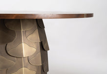 gueridon table laiton patine marbre noyer maison pouenat thomas boog