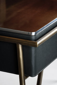 console lorraine laiton patine cuir gaine aluminium teinte maison pouenat olivier gagnere